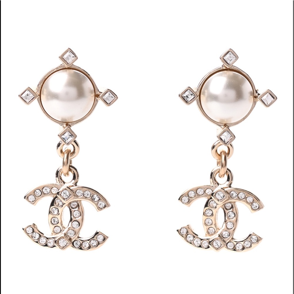 ❌SOLD❌ Authentic Chanel 21A pearl Crystal earrings